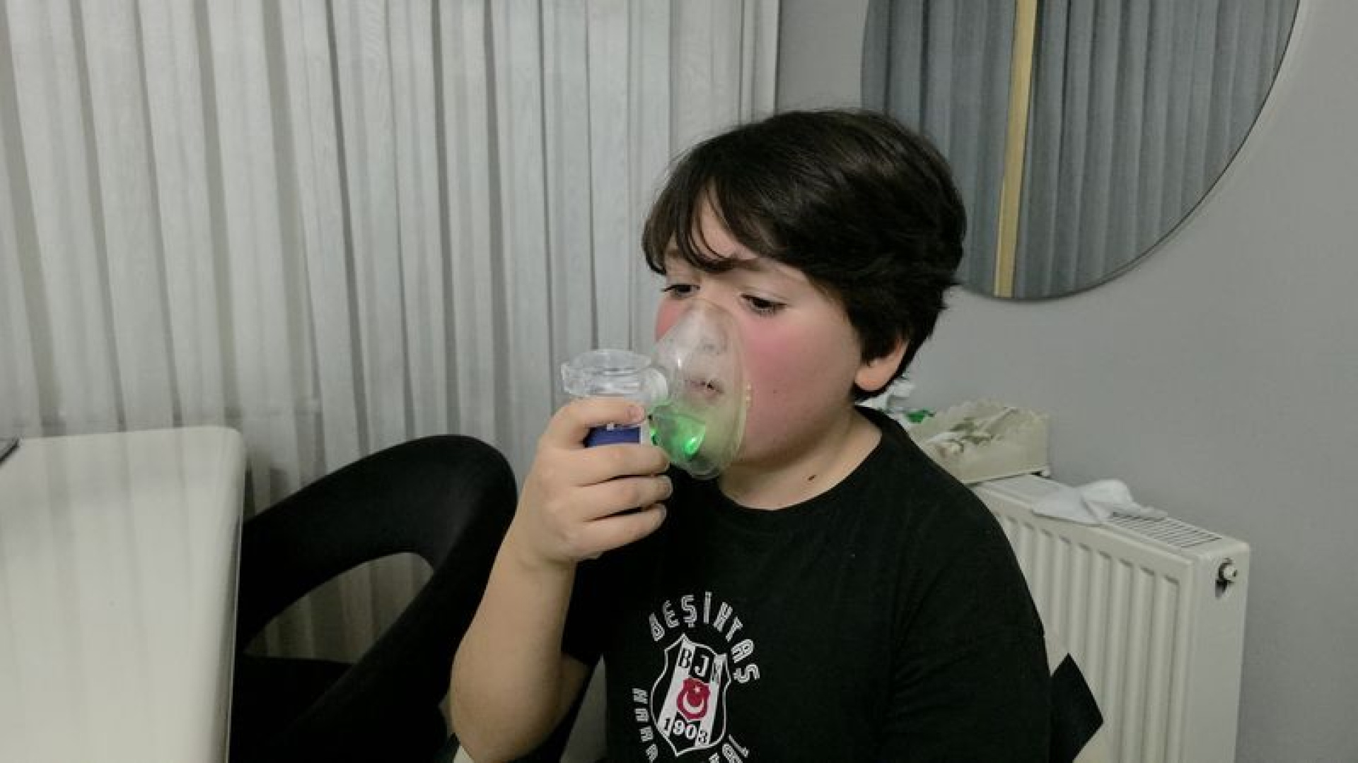 8 yıldır öksürük krizleriyle mücadele eden çocuk şifa bekliyor | Sağlık Haberleri