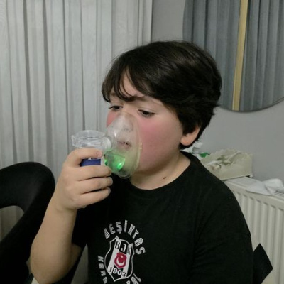 8 yıldır öksüren çocuk şifa bekliyor