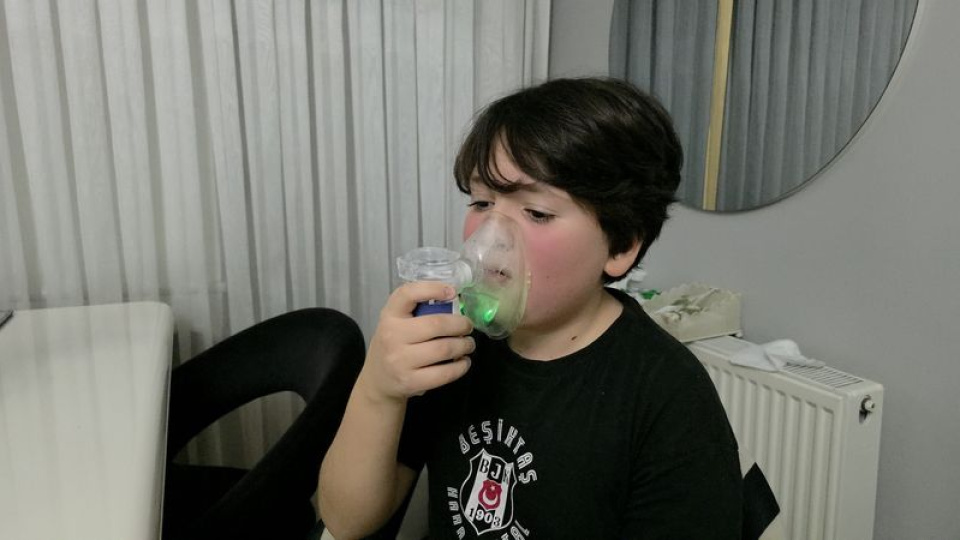 8 yıldır öksüren çocuk şifa bekliyor