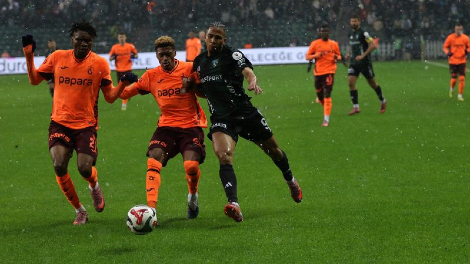 Trabzonspor'da Oulai Döndü, Onuachu Kadroda Yok! Tekke'den 4 Değişiklik