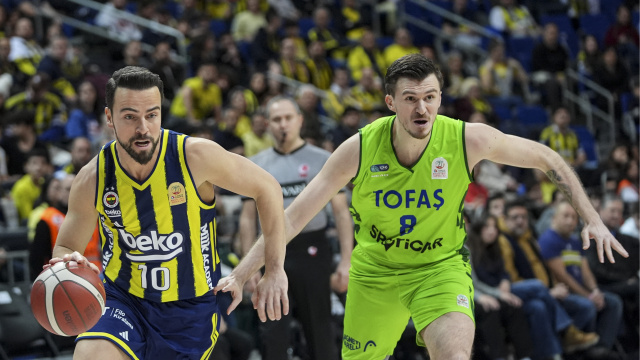 Fenerbahçe Beko evinde kazandı, zirveye oturdu