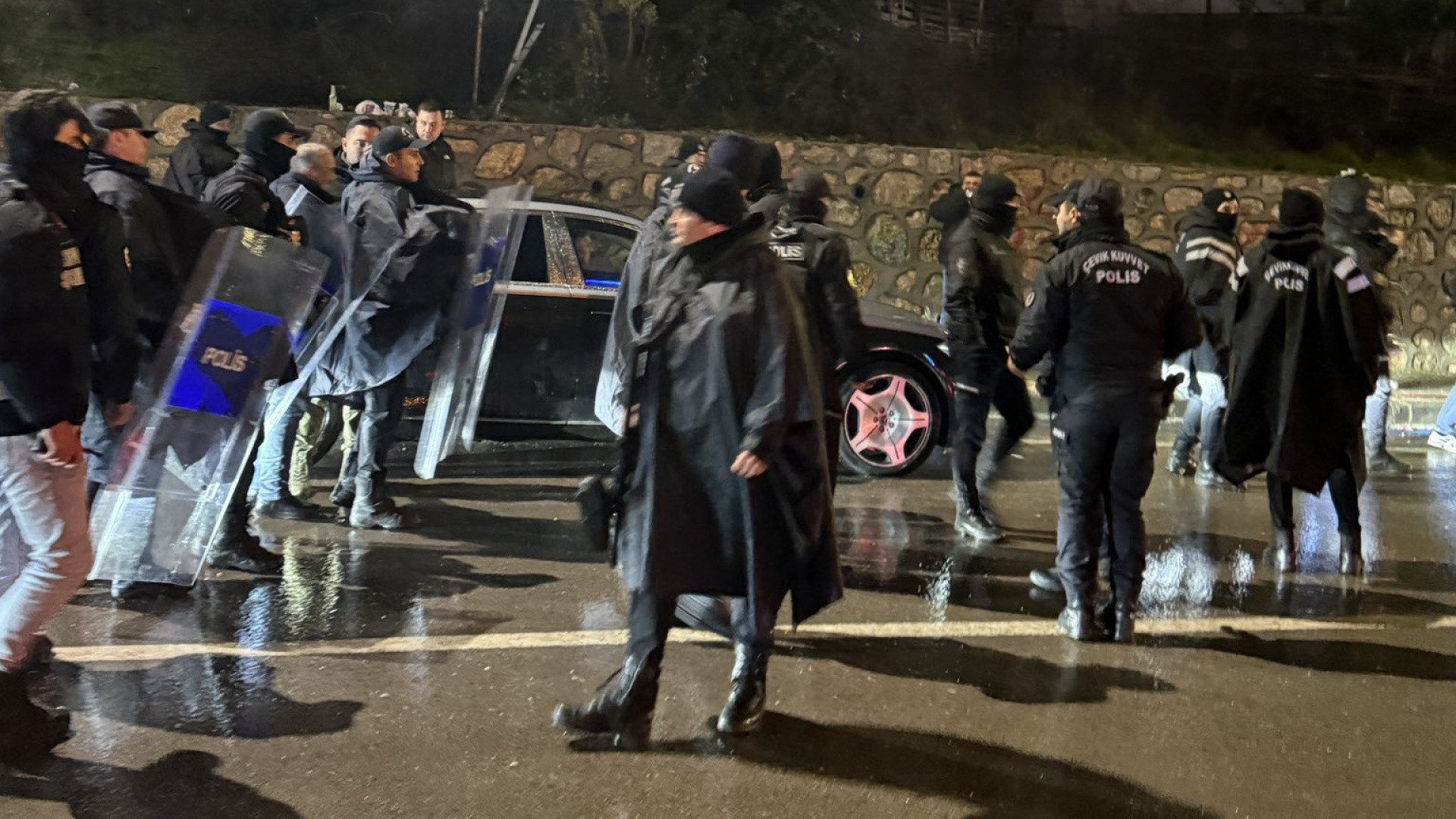 Trabzonspor Başkanı Ertuğrul Doğan'ın Aracına Maç Sonrası Saldırı!