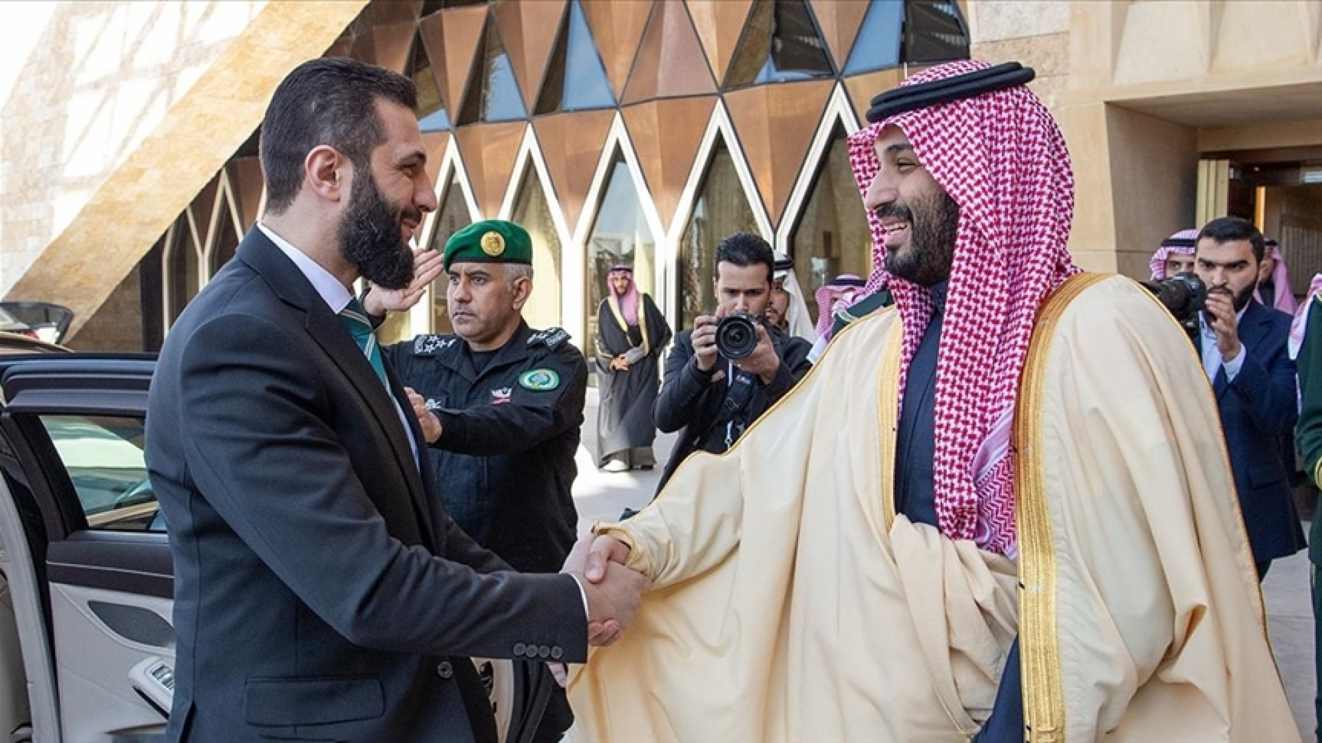 Suudi Arabistan Veliaht Prensi ile Şara Telefonda Görüştü: İlişkiler Güçlendiriliyor