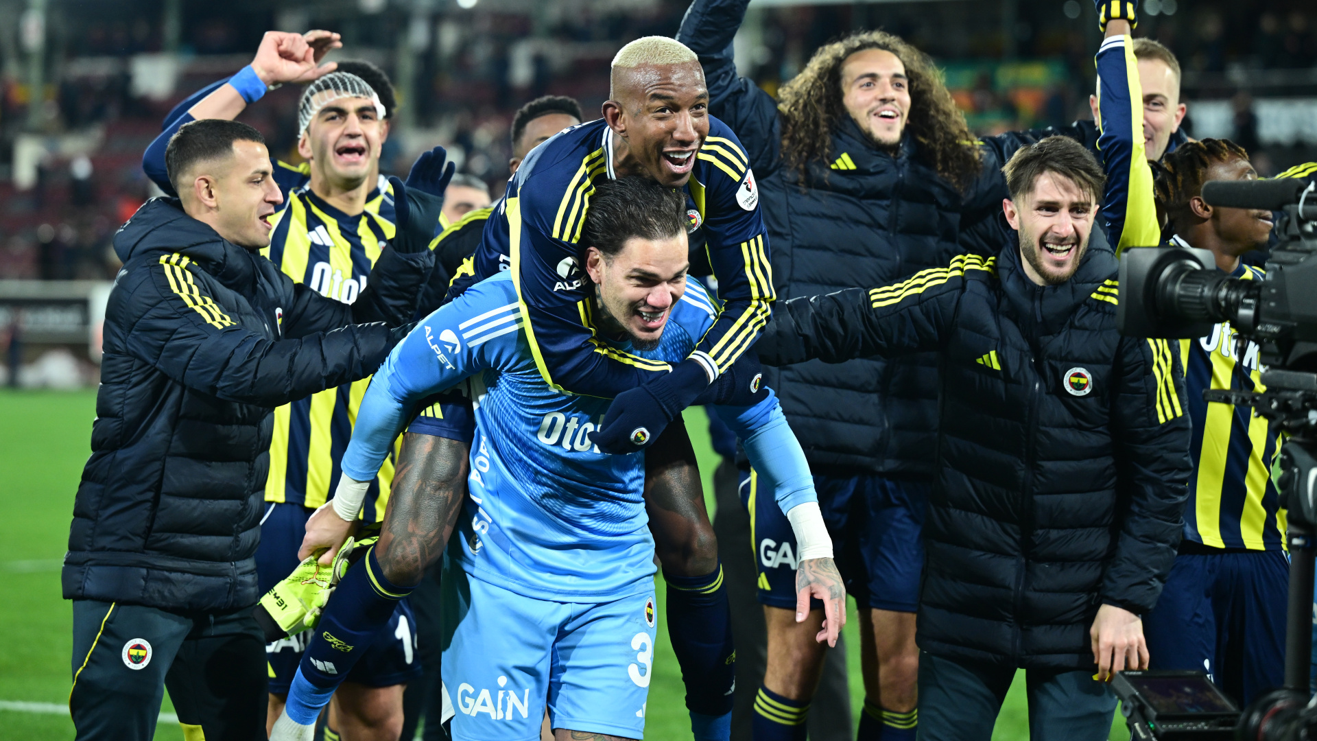 Fenerbahçe Alanyaspor'u 3-2 Yendi, Talisca ve Tedesco Fark Yarattı
