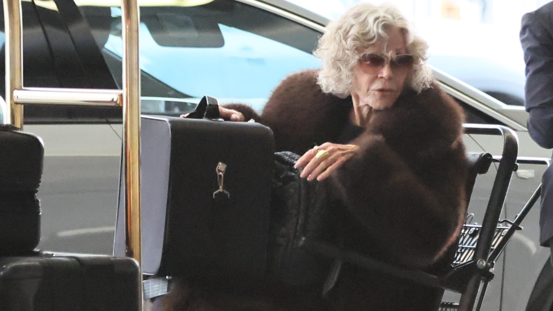 88 yaşındaki Jane Fonda tekerlekli sandalyede