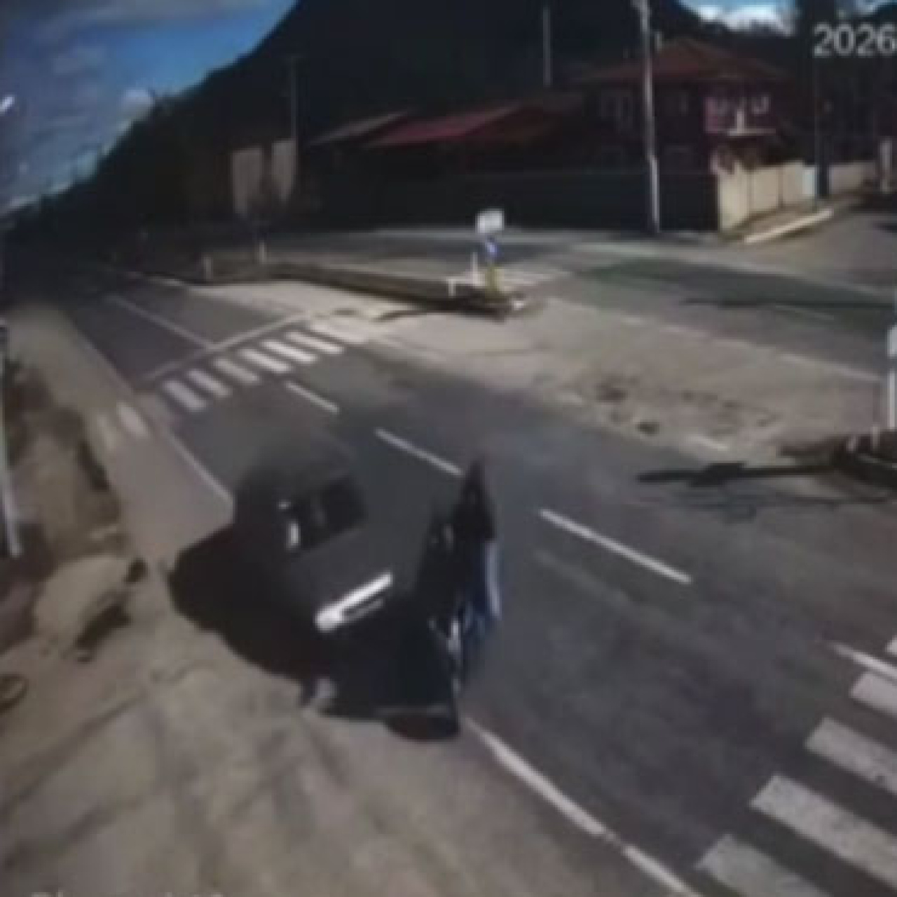 Anne ile oğlunu ayıran kaza! Büyük acı kamerada!