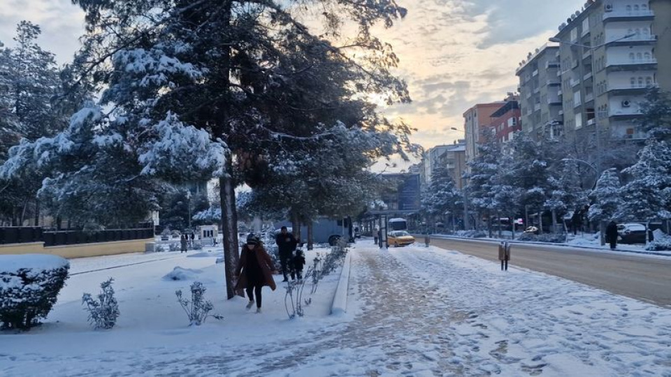 Diyarbakır'da uçuşlar iptal edildi