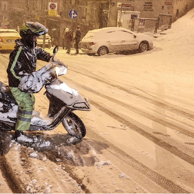 Bugün kuryeler çalışıyor mu?