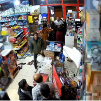 Markette kavga: Ortalık savaş alanına döndü