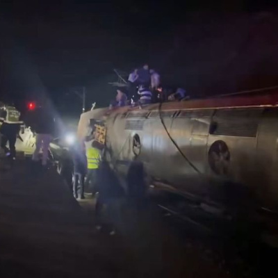 İspanya'da iki hızlı tren raydan çıktı!