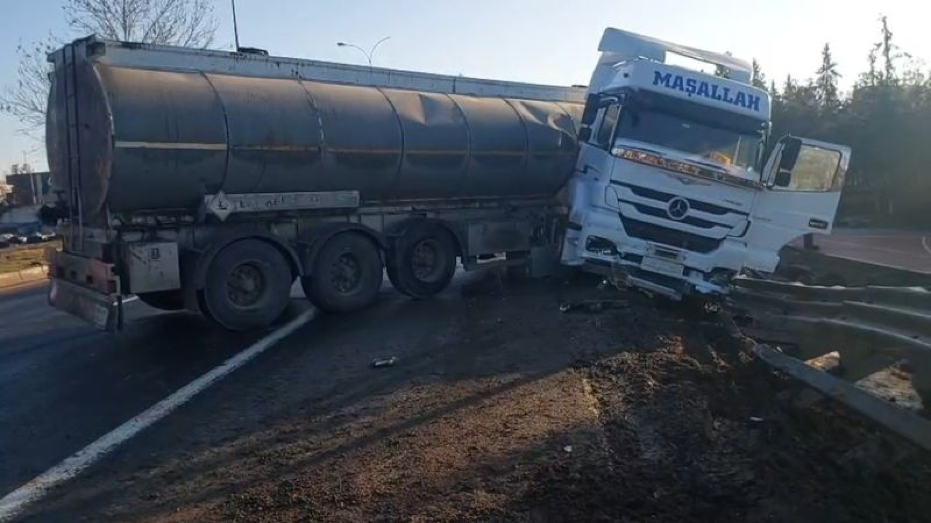 Şanlıurfa'da Buzlanma Nedeniyle Zincirleme Kazada 2 Kişi Hayatını Kaybetti