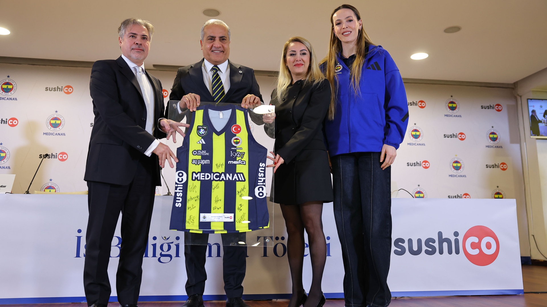 Fenerbahçe Medicana Kadın Voleybol Takımı'na SushiCo'dan forma kol sponsorluğu