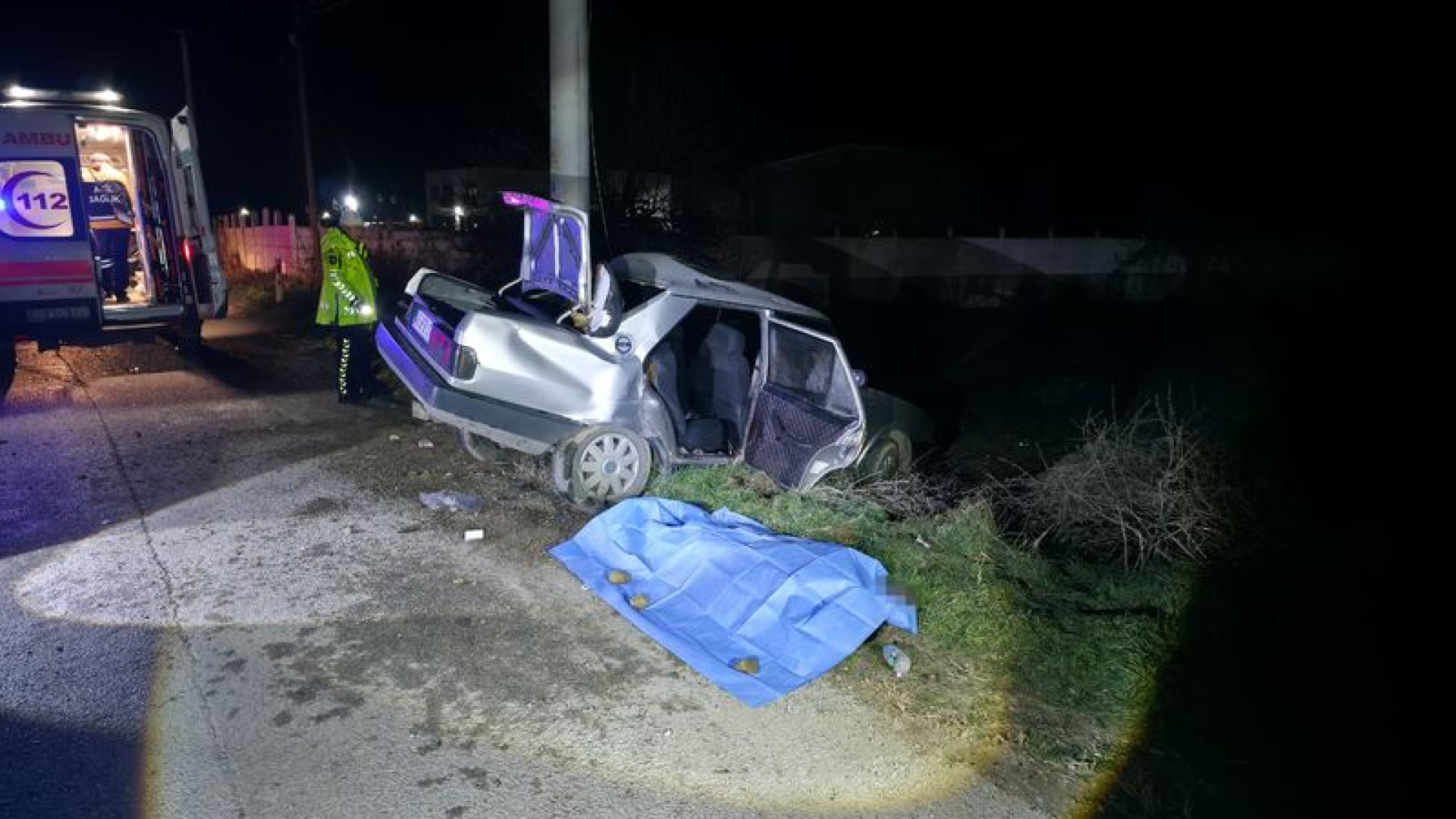 Manisa Salihli'de Feci Kaza: Otomobil Elektrik Direğine Çarptı, 1 Ölü