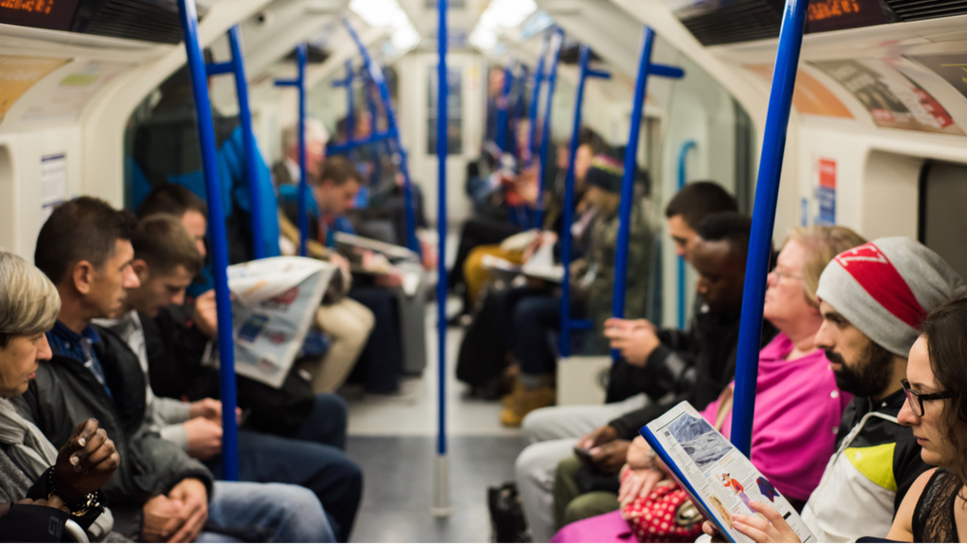 Kalabalık aynı davranışlar farklı: Toplu taşımada davranış kuralları farklı ülkelerde nasıl?