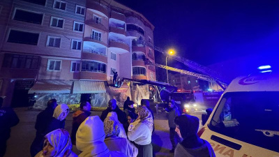 İş yerindeki yangında 5 kişi dumandan etkilendi