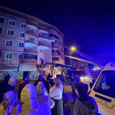 İş yerindeki yangında 5 kişi dumandan etkilendi