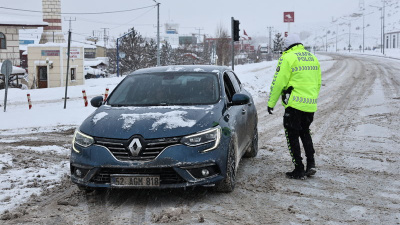 Çığ düştü! Bayburt-Erzurum yolu kapandı!