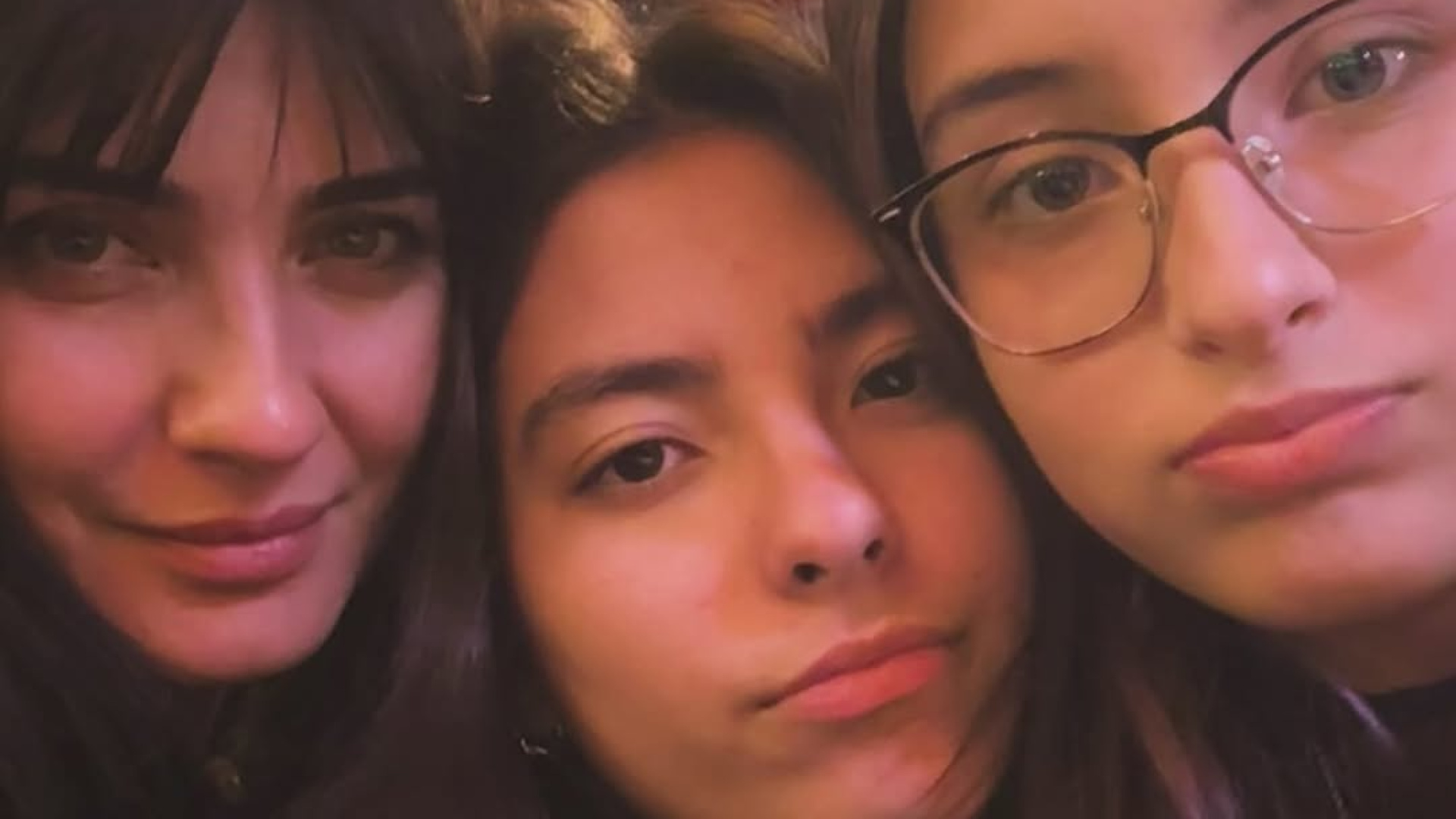 Tuba Büyüküstün ile Onur Saylak'ın kızları Maya ve Toprak 14 yaşında