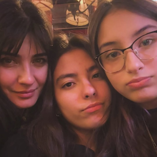 "İyi ki doğdunuz kızlarım"