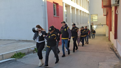 Masaj salonuna fuhuş baskını: 14 tutuklama!