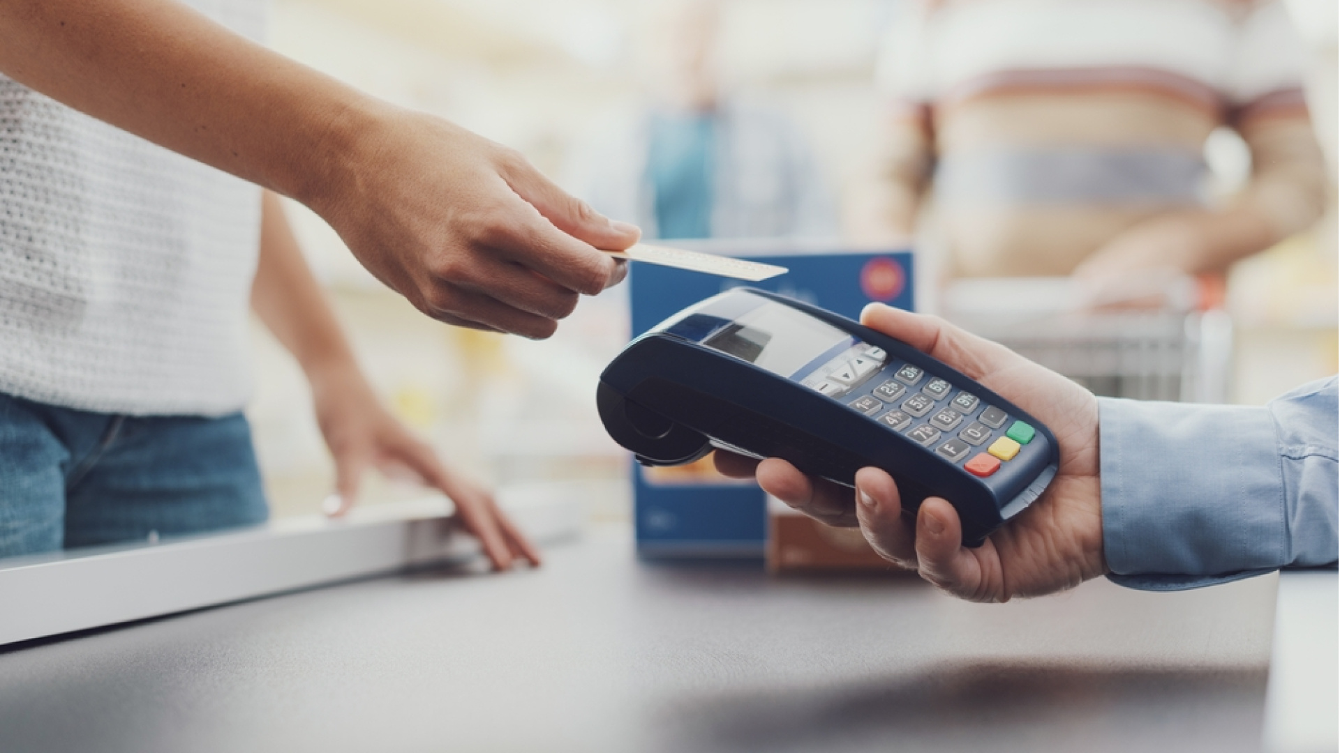 2026 Kredi kartı ve nakit avans faiz oranları düştü mü, yüzde kaç oldu ve indirimli oranlar ne zamandan itibaren geçerli?