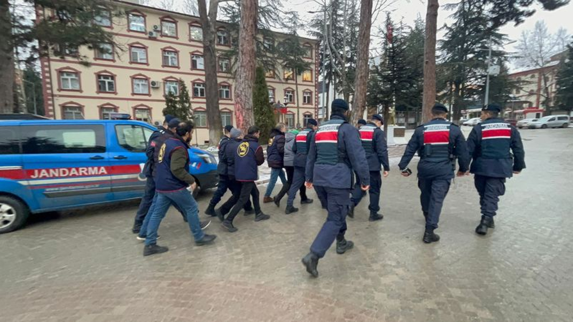 Bilecik Merkezli 3 İlde Dolandırıcılık Operasyonu: 5 Şüpheli Tutuklandı