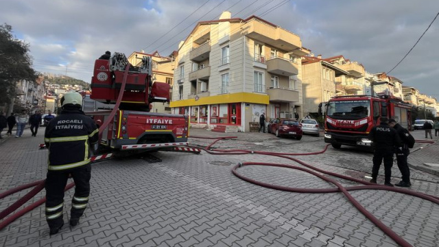Dairedeki yangında 5 kişi dumandan etkilendi