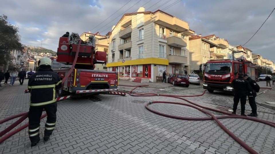 Dairedeki yangında 5 kişi dumandan etkilendi