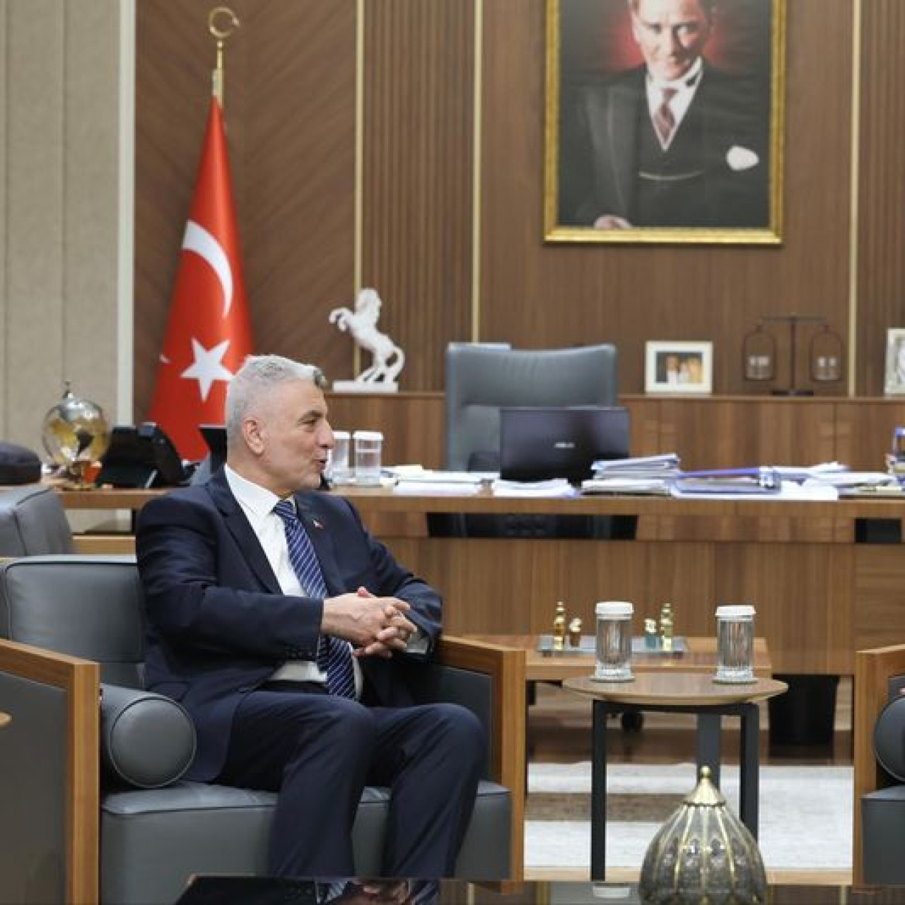 KKTC Cumhurbaşkanı Tufan Erhürman ile görüşen Bakan Bolat, iş birliği konularını masaya yatırdı ve gelecek adımları değerlendirdi.