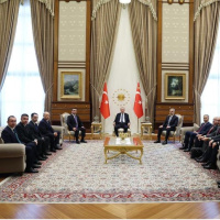 Özbekistan heyetini kabul etti