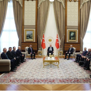 Özbekistan heyetini kabul etti