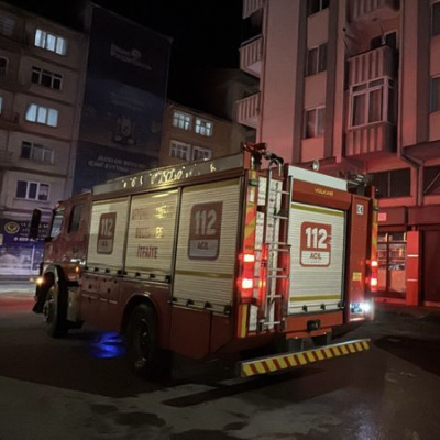 Dairedeki yangında 5 kişi dumandan etkilendi