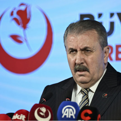 Destici'den parti teşkilatlarına Türk bayrağı talimatı