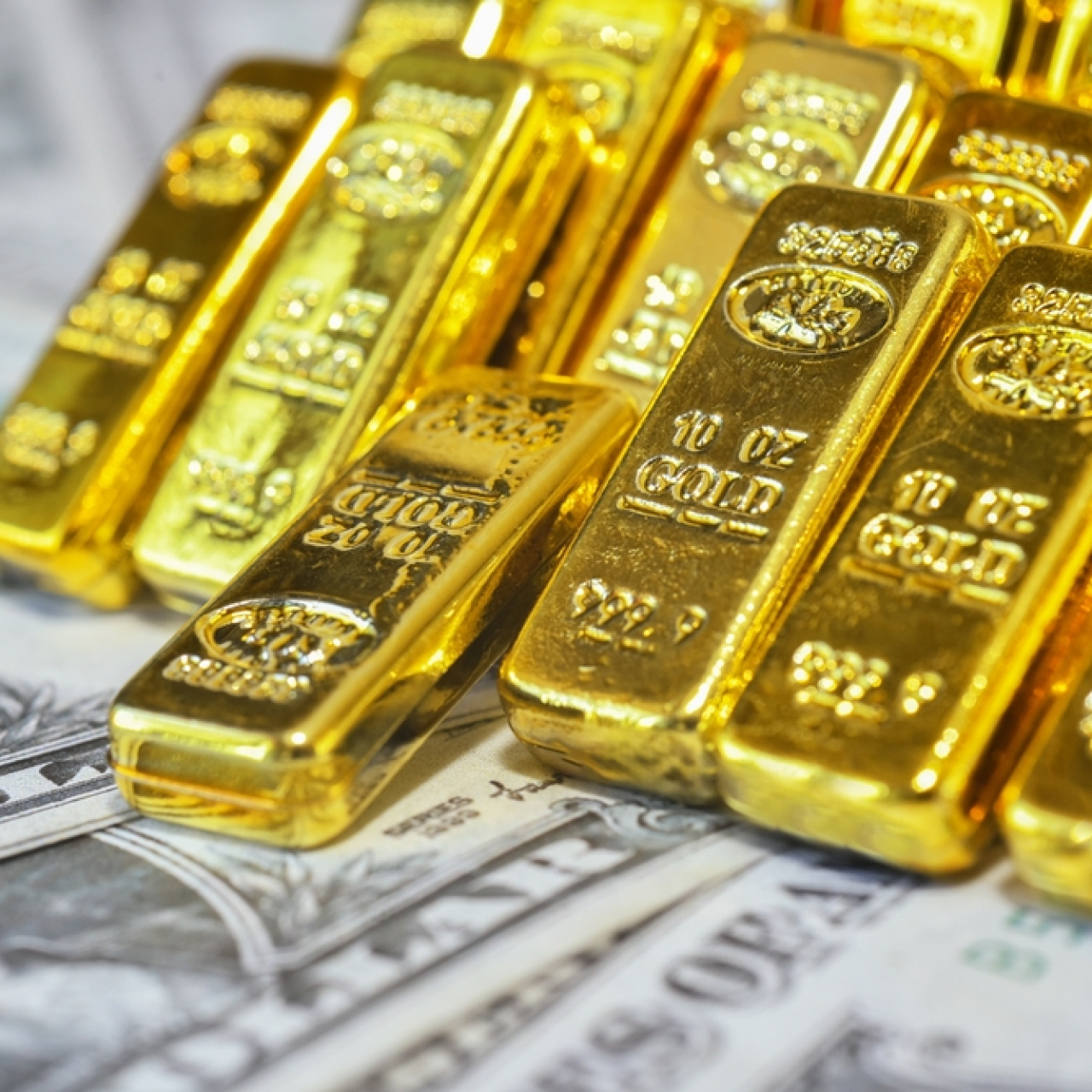 Altın Haberleri: Rekor Sürüyor ve Yatırımcıların Gözdesi Olmaya Devam Ediyor