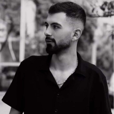 Isınmak için sobaya yaklaştı... Elinde tiner vardı!