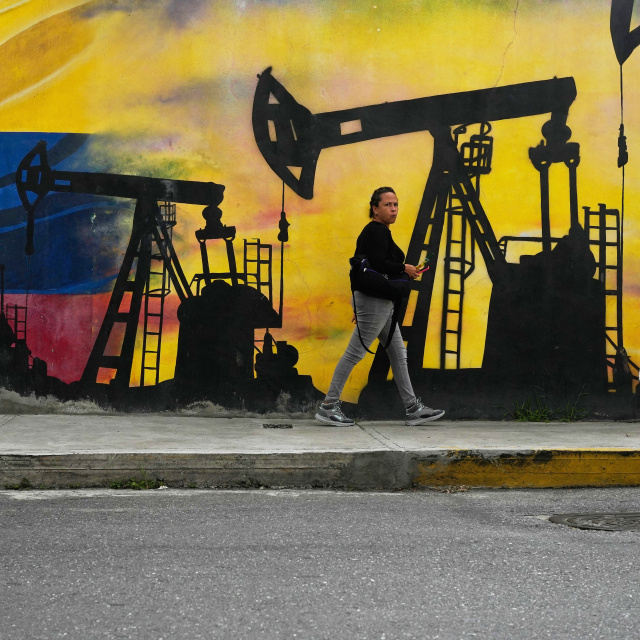 Venezuela, petrol satışından 300 milyon dolarlık gelir elde etti