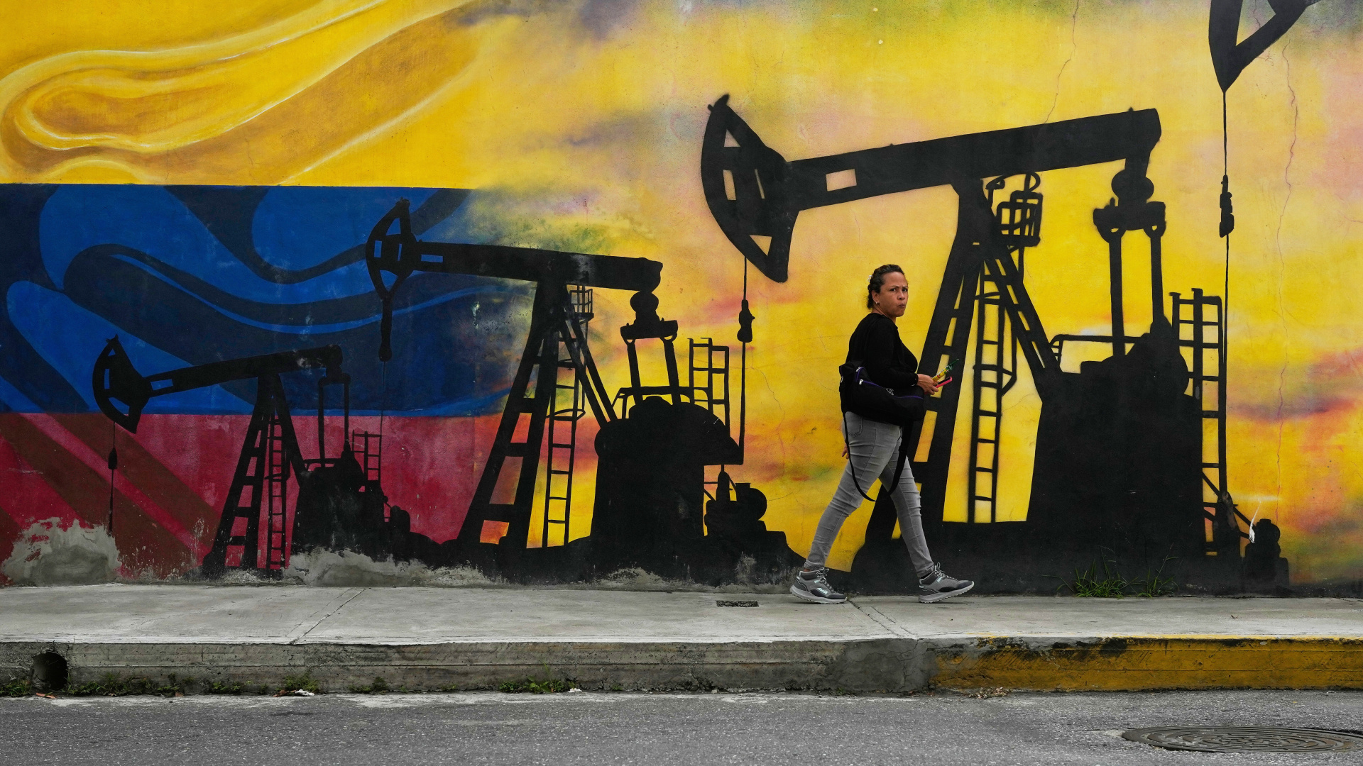 Venezuela Petrol Satışından 300 Milyon Dolar Gelir Elde Etti