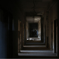 Rakka'da stadyuma kazılan tüneller ve hücreler!