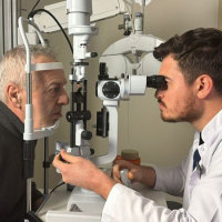 Kornea nakliyle sol gözü yeniden gördü