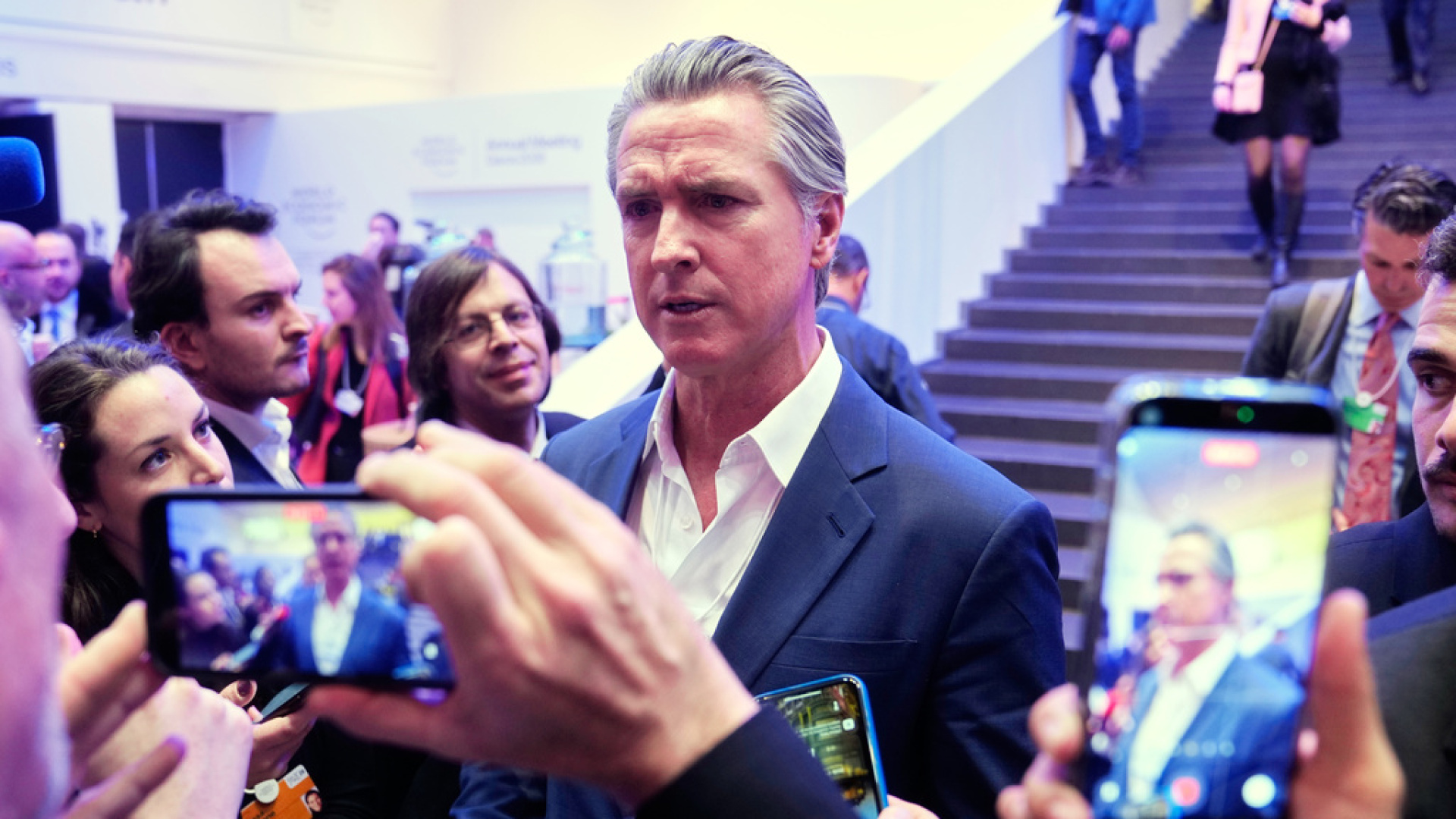 California Valisi Newsom'dan çağrı: Trump'a boyun …