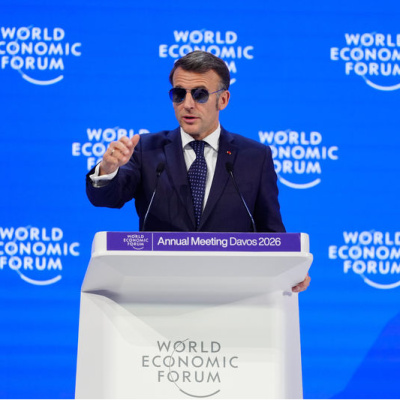 Macron neden iç mekanda güneş gözlüğü taktı?