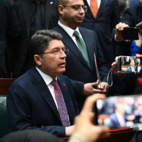 "Türk bayrağına saldırıda 14 gözaltı var"