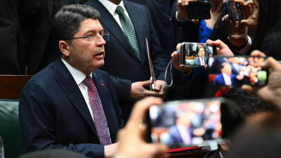 "Türk bayrağına saldırıda 14 gözaltı var"