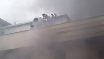 Yangında can pazarı: 12 kişi kurtarıldı