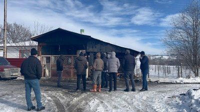 Yanan aracını izlerken kalbine yenik düştü