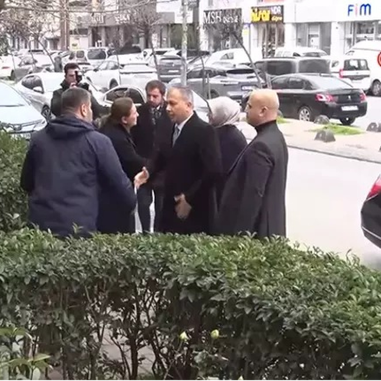 Bakan Yerlikaya'dan Atlas'ın ailesine taziye ziyareti