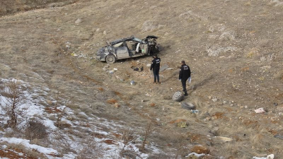 Otomobil şarampole uçtu: 1 ölü, 2 yaralı