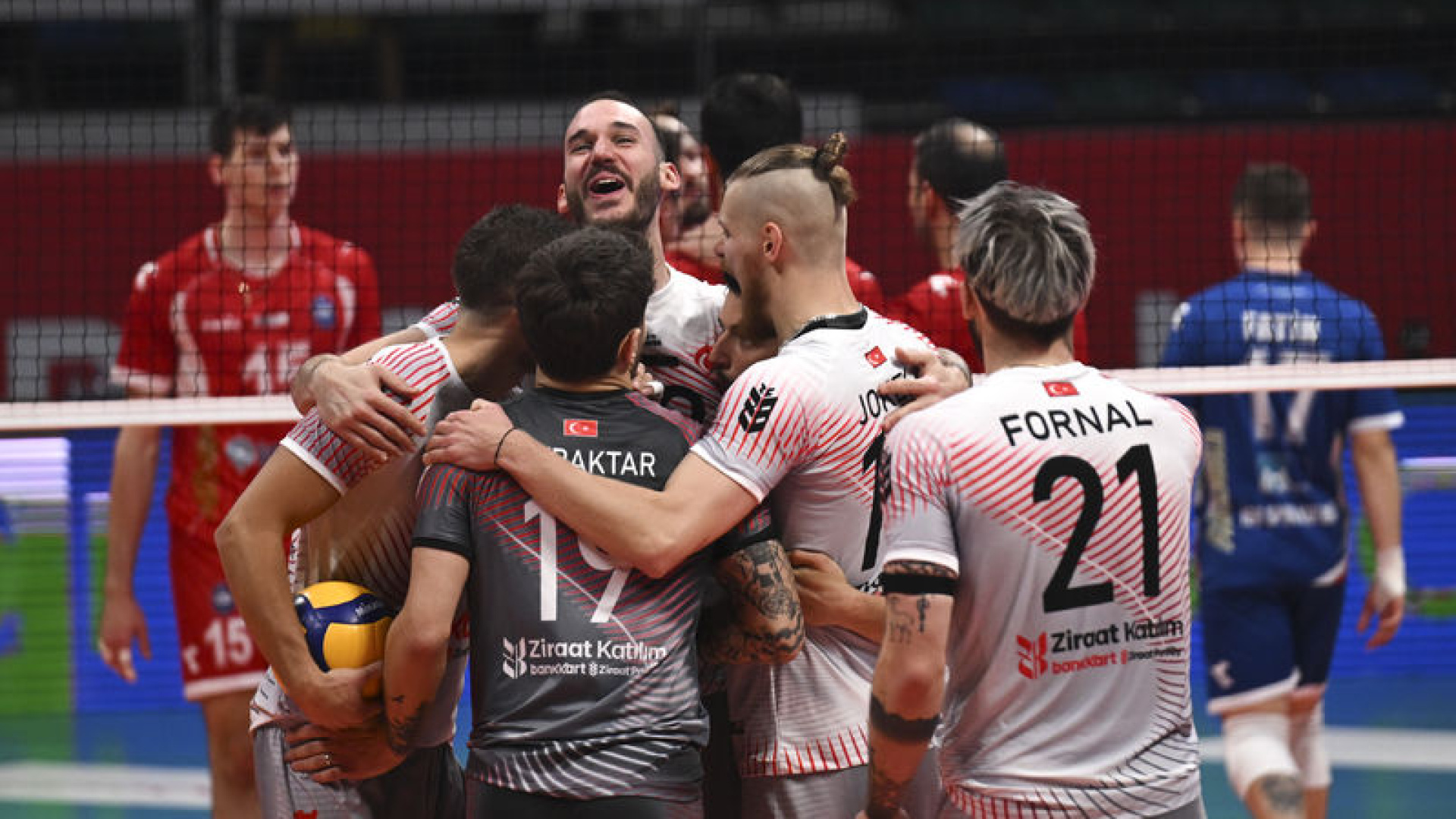 Ziraat Bankkart, CEV Şampiyonlar Ligi'nde Trentino Itas'ı 3-0 Mağlup Etti
