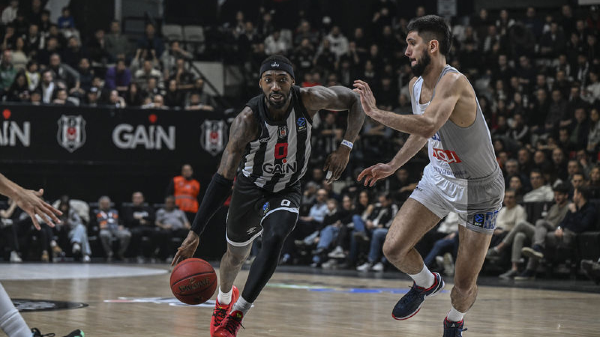 Beşiktaş GAİN, Buducnost'u 96-74 Yenerek EuroCup B Grubu'nda Liderliğe Yükseldi