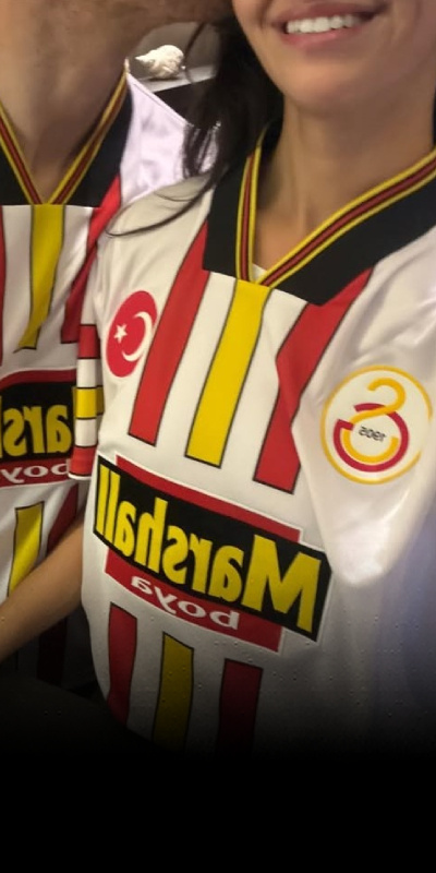 Âşıklar maç seyretti